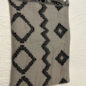Aritzia-Wilfred Free Blanket Scarf